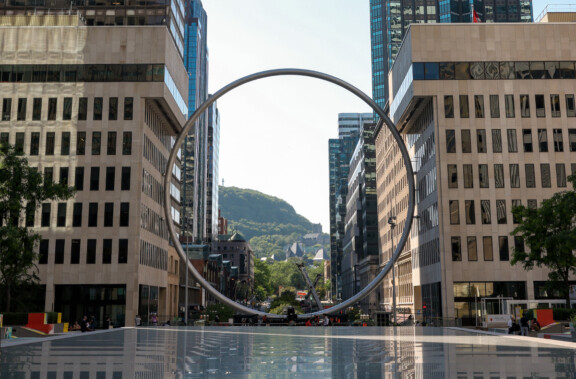 La Presse : The giant Ring installed Downtown Montreal