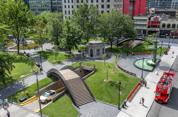 Kollectif : Le réaménagement de la portion Nord de square Dorchester lauréat d’un Prix d’excellence 2020 de l’Assoication des architectes paysagistes du Canada. 
